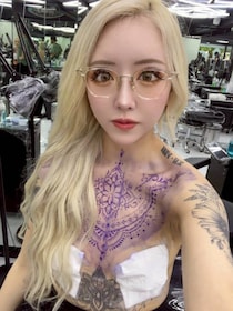 全身刺青の31歳女性が“200万円の借金”を背負うハメになった理不尽な出来事「警察に相談したのに…」