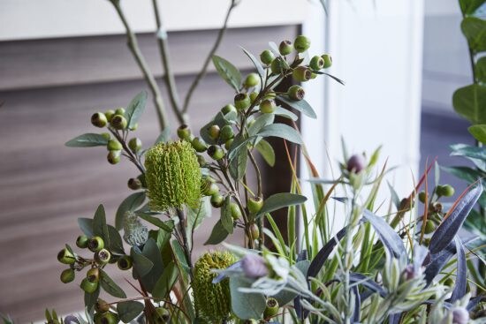 おしゃれな部屋に嫌われ者の「フェイクグリーン」はアリかナシか？