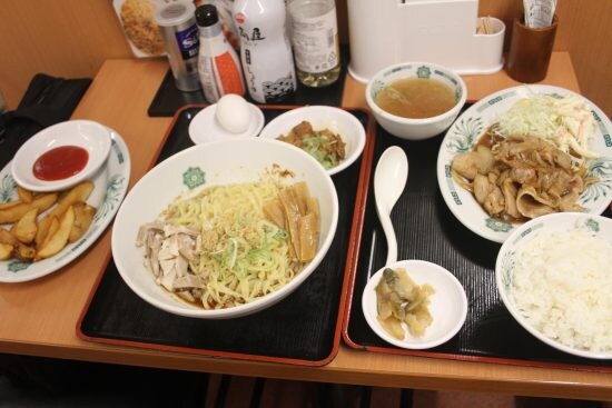 日高屋で“2000円分”注文してみた。定食と麺に加えて「ポテトフライを頼むべき」と食欲旺盛な記者が断言するワケ
