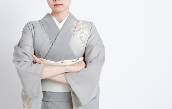 着物の日本人女性