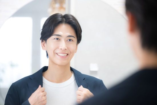 「女性がつい好意を抱いてしまう“男性の顔写真”」に共通している5つの特徴