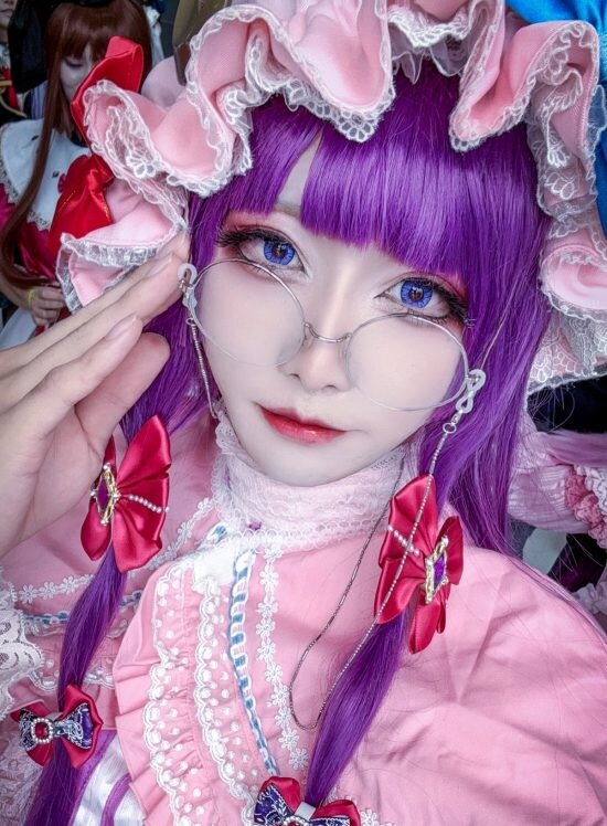 “おじさん”が“美女”に大変身、衝撃ビフォーアフターが話題に。迷走した大学時代を経て「人生激変」するまで