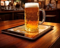 「注文パネルの上にジョッキが…」飲食店員を悩ませる迷惑客。「心が寒くなる」常識外れなマナー違反にア然