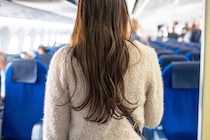 新幹線の車内、逃げ場がない座席で女子大生が感じた恐怖「知らない男性と距離が近づいて…」