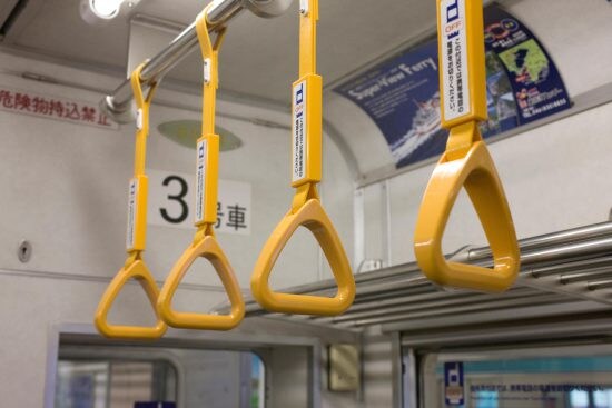 優先席に荷物を置いて大騒ぎする“中国人観光客”。注意した高校生に5人がかりで罵声を浴びせ…助けに入った“意外な人物”――仰天ニュース特報