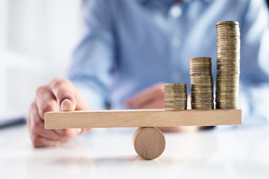 平凡なサラリーマンが「資産10億円」を築いた不動産投資の鉄則。時間の“次元”を増やす資産形成術とは