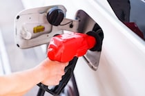 “会社のガソリンカード”でマイカーに給油していた新入社員。「上司に即バレた」“軽率な行動”にア然――大反響セレクション