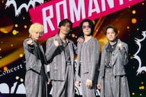 ガラケー型ペンライトがSNSで話題！ A.B.C-Zライブの魅力に迫る