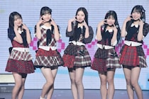 AKB48新時代の幕開け！21期研究生が日本武道館で初パフォーマンス