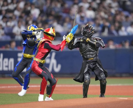 スーパー戦隊と仮面ライダーで大差がついた「おもちゃの売り上げ」。“憧れの象徴”だった合体ロボが売れなくなったワケ
