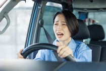 「毎日あおり運転＆赤信号でポイ捨て」周囲を脅かす“常習犯”があっけなく警察に捕まるまで