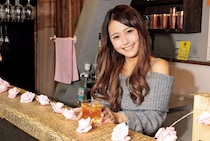 「若すぎる」「20歳にしか見えない」SNSで話題の“奇跡の41歳”を直撃。高校生の娘がいるのに、未成年に間違われることも…