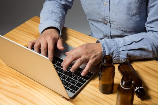 デスクワーク　激務