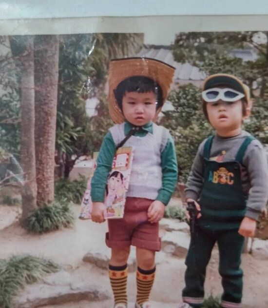 完熟フレッシュのパパが明かす「ワイルドファンキーな地域」での子供時代。欧米人を見て「天狗が出た!」と泣き叫んだ4歳の記憶