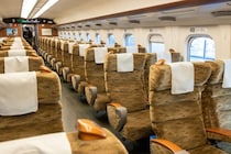 新幹線の車内がまるで“居酒屋”に…酔っ払いを黙らせた“おばちゃんの痛快な一言”に周囲の乗客は「助かったね」――大反響セレクション