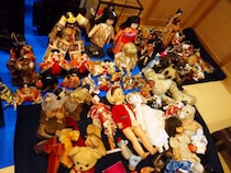 ゴミ清掃員「家庭ゴミにぬいぐるみが増えている」“ぬい活ブーム”の功罪を考える。人形供養するお寺に「無断で放置する」ケースも