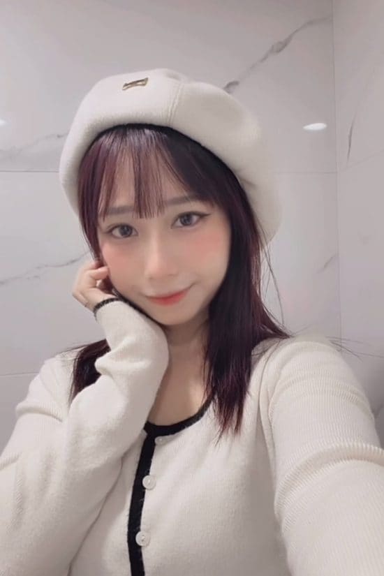 台湾夜市のゲーム屋台で働く“親日すぎる美女”として話題の21歳女性を直撃。大阪を訪れ「日本の食べ物は本当に美味しい」