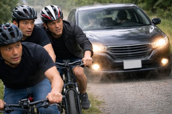 「オレの運転を見習え!」妹の前で兄が自転車に「あおり運転」をした“衝撃の結末”