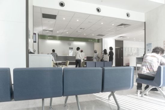 「そんなんじゃ聞こえねえよ」“女性受付にだけ”威圧的な50代男性。強めの口調で一喝され、病院を出禁になるまで――大反響セレクション