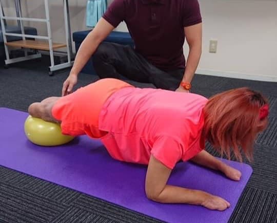 右手に2cm指が残っている