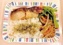 病院食を弁当に？地味な「銀カレイ照り焼き」定食を最大限楽しむ方法＜人生最後に食べたい弁当は？＞／久住昌之