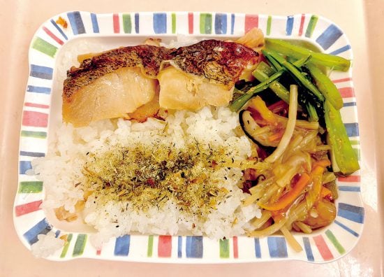 病院食を弁当に？地味な「銀カレイ照り焼き」定食を最大限楽しむ方法＜人生最後に食べたい弁当は？＞／久住昌之