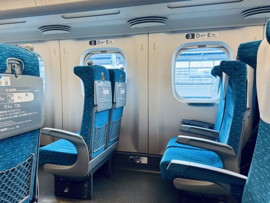 新幹線のぞみ号の車内