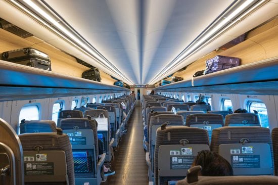 新幹線の車内