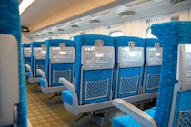 満員の新幹線で“荷物を横の席に置く”女性。後から乗り込んできた“おばちゃん”が放った「正義の一言」にスッキリ――年末年始ベスト