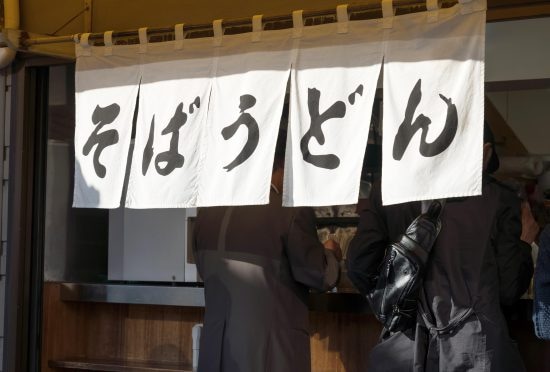 「ネギ多め、ツユ熱め」駅の立ち食いそば屋で細かい注文をつける迷惑客…毅然と対応していた店主の怒りが爆発した“納得の理由”