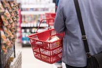 スーパーで女性を狙う「ぶつかり老人」の末路。思い切りカートをぶつけた相手はまさかの…――仰天ニュース特報