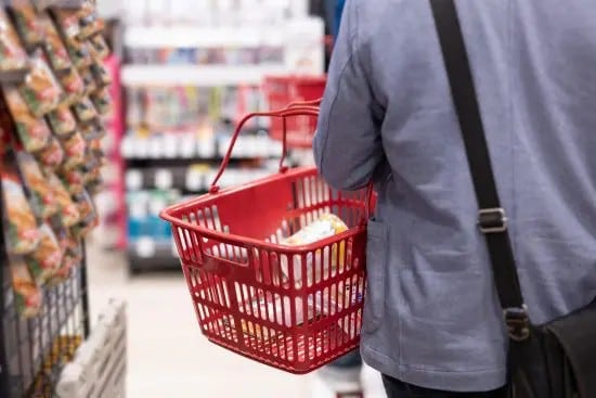 スーパーで女性を狙う「ぶつかり老人」の末路。思い切りカートをぶつけた相手はまさかの…――仰天ニュース特報