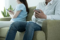 女性29歳、スーパーの店長と浮気。証拠LINEを見た夫が放った驚きの一言――仰天ニュース特報