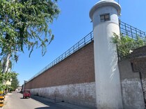 「新疆ウイグル自治区」で潜入取材を試みた記者が、“リアルに死を意識した”出来事…「拷問器具の横で30時間以上拘束された」