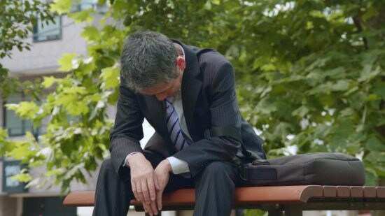 「五月病」や「冬季うつ」だけではない…夏にもメンタルの不調が起きやすいワケ。リストの7項目以上当てはまる人は要注意