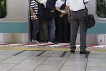 「まるで“子供の喧嘩”」満員電車でサラリーマン同士が口論に。周囲の乗客は呆れ顔で…