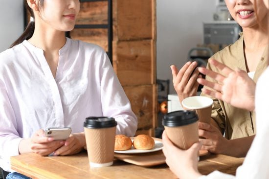 ママ友に“利用され続けた”30代女性。会計時に店員が言った「スッキリする一言」で縁を切ることができたワケ――年末年始ベスト