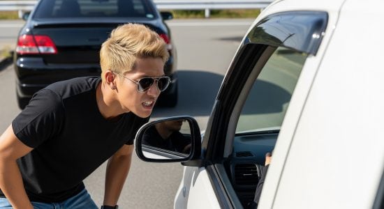 “まるで獲物を狙う”あおり運転してきた運転手が顔面蒼白。事故を起こして警察に捕まるまで――年末年始ベスト