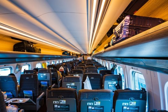 新幹線の車内