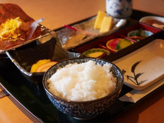 日本の観光地のホテルの食事