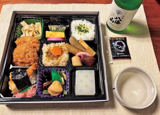 孤独のファイナル弁当「名古屋のお土産弁当で呑む」
