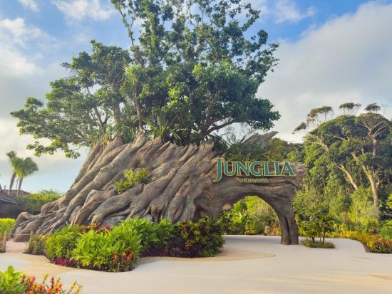 「ガラガラ」「アトラクションが少ない」という声も…昨年開業した『ジャングリア沖縄』の現在を運営に直撃してみた