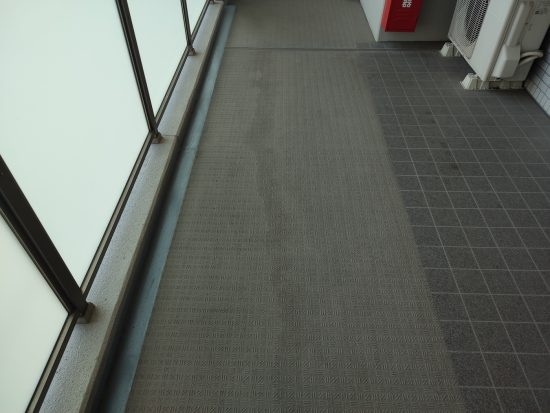 マンションの共用廊下