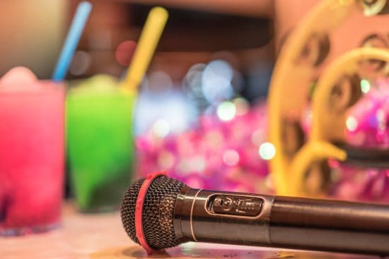 正月の帰省で田舎の“当たり前”に違和感。居酒屋やカラオケの支払いで「子なしの私も子連れと同額の“割り勘”で」