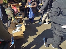 サラリーマンや家族連れまで…年末の炊き出しに“900人超の大行列”。背景に「見えない貧困」