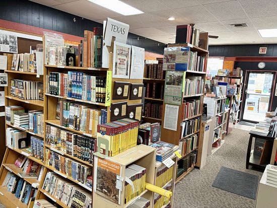 過去5年間のSNS履歴の提出、教育現場での禁書…アメリカで進行する言論統制。日本人も他人事とは言い切れない理由