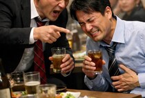 「なんでウーロン茶？」病気を理由に断酒中の部下に酒を飲ませようとする上司…報告を受けた“社長が激怒した”結末