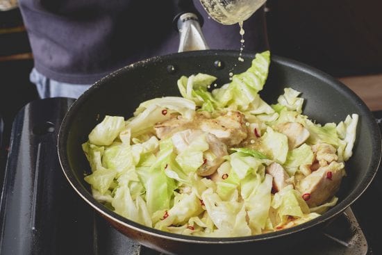 リュウジ　鶏むねとキャベツの塩けいちゃんの作業工程