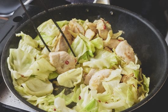 リュウジ　鶏むねとキャベツの塩けいちゃんの作業工程