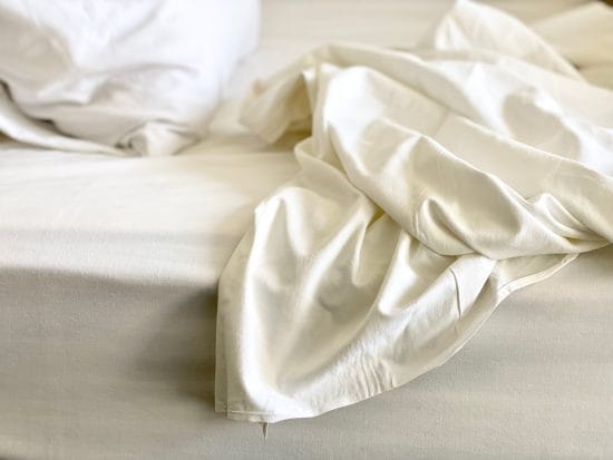 ラブホテルのエレベーターでまさかの“両親”に遭遇…女性30代に聞いた若き日の気まずい体験談――週末ベスト